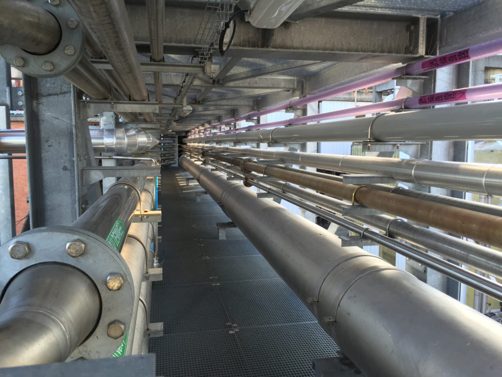 Photo d'un chantier de tuyauterie industrielle par Waymel Prins